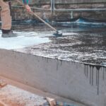 Worker,Applying,Black,Waterproofing,Material,To,Concrete,Foundation